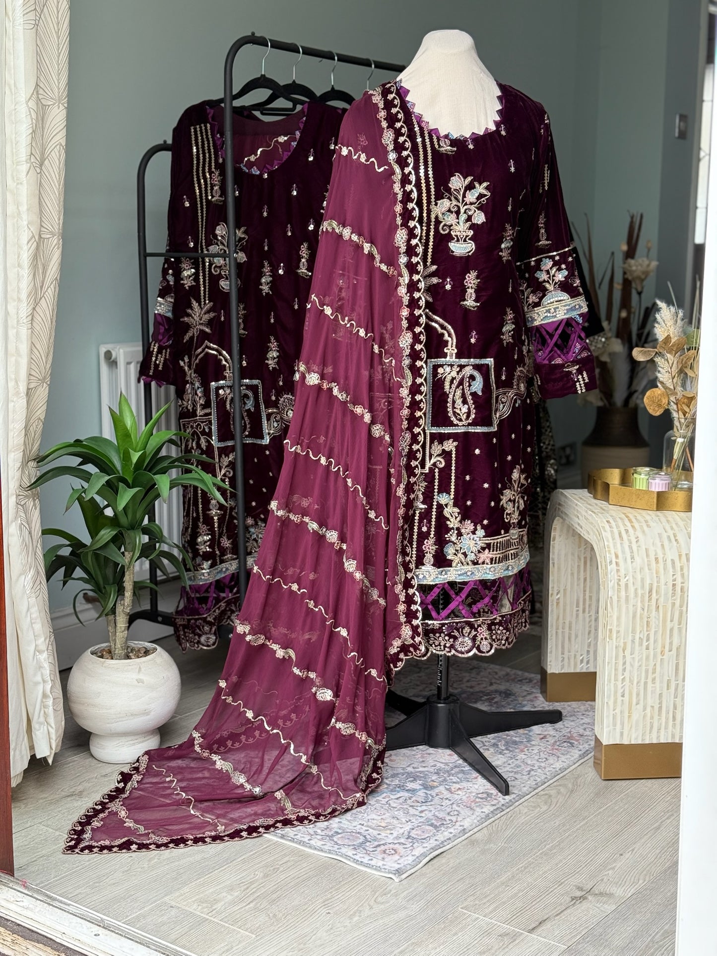 Royal Plum Velvet 3-Piece Suit Wedding/Partywear – Embroidered Masterpiece with Chiffon Dupatta
