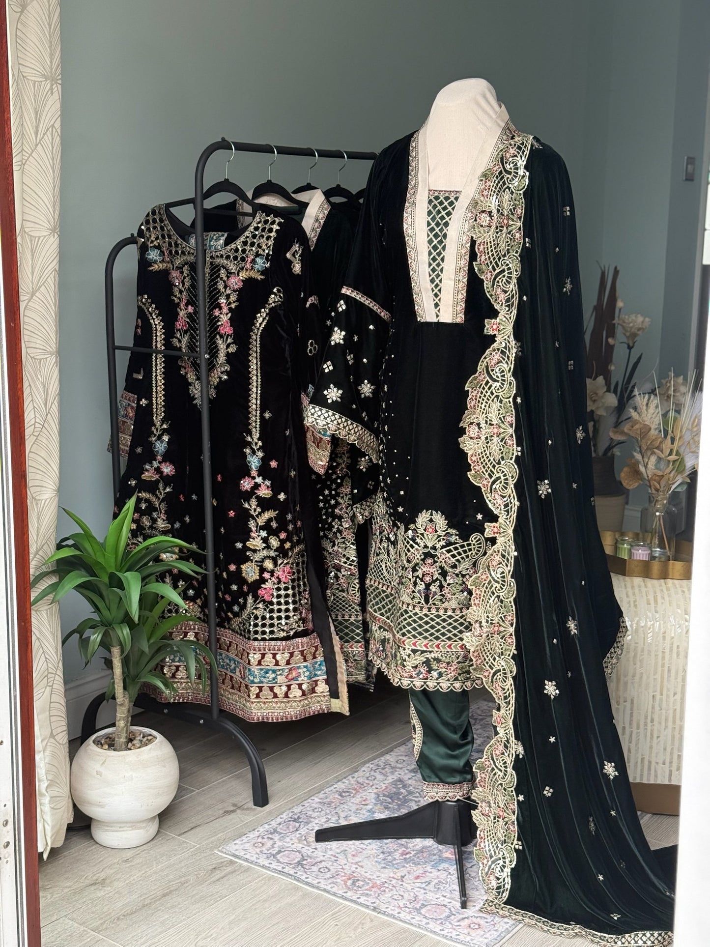 Emerald Enigma Velvet 3-Piece Suit – Hand-Embroidered Kameez, Scalloped edge Shawl & Silk Trousers